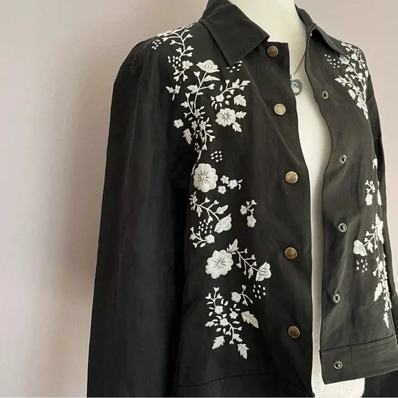 Via Seta Black Silk-Linen
Embroidered Jacket - Size 12 - Picture 3 of 11